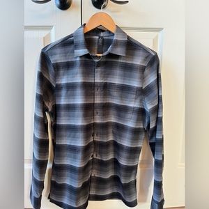 Mens small Lululemon shirt